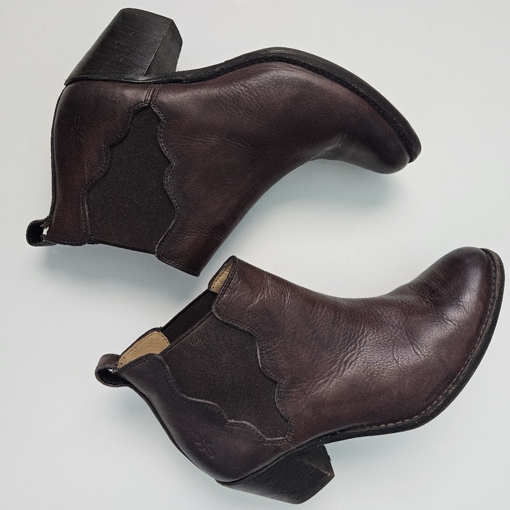 Frye Woman's Ankle Boots size 8